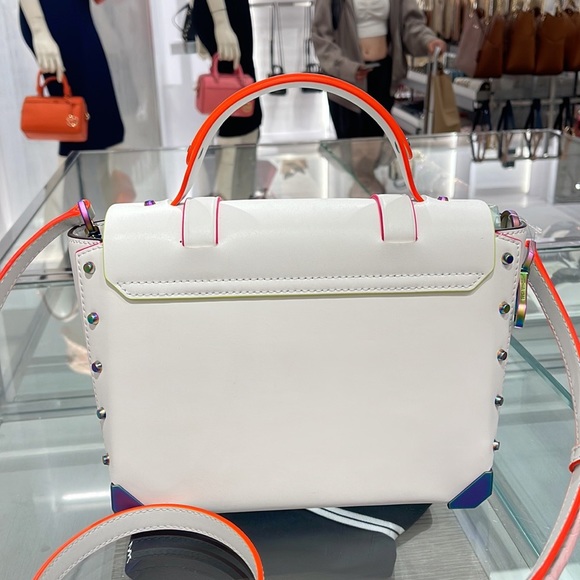 MICHAEL KORS
Manhattan Medium Contrast-Trim Leather Satchel
35H1TNCS8L
Optic Wht - Picture 15 of 16